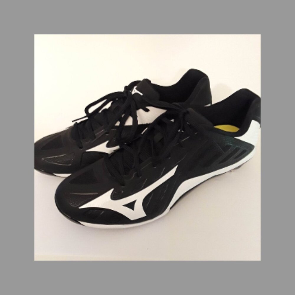 MIZUNO HEIST IQ BLACK & WHITE CLEATS - 8 SPIKES - SIZE 13 - STYLE #320501-9000